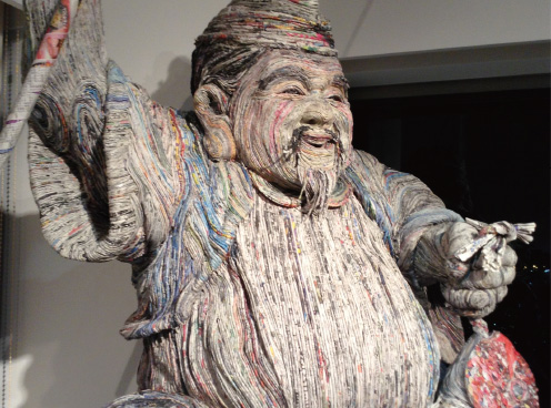 天空のえびすさん 新聞生まれの巨大アートがお出迎え！